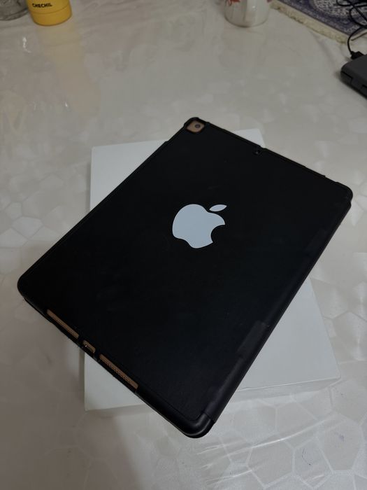 Продаю Ipad 8 поколение