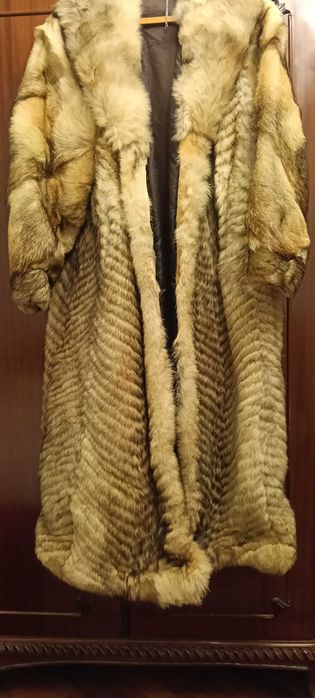 Haina blana de lup canadian lunga NOU