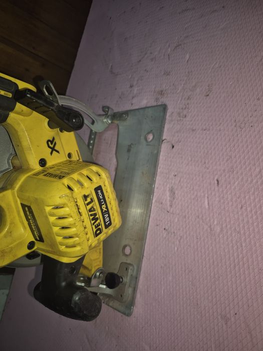 Circular Dewalt DCS 570 18V