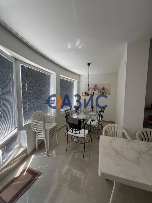 Продава се Четиристаен апартамент в Бургас, Център - 250 кв.м за 459 €/кв.м - Снимка #4