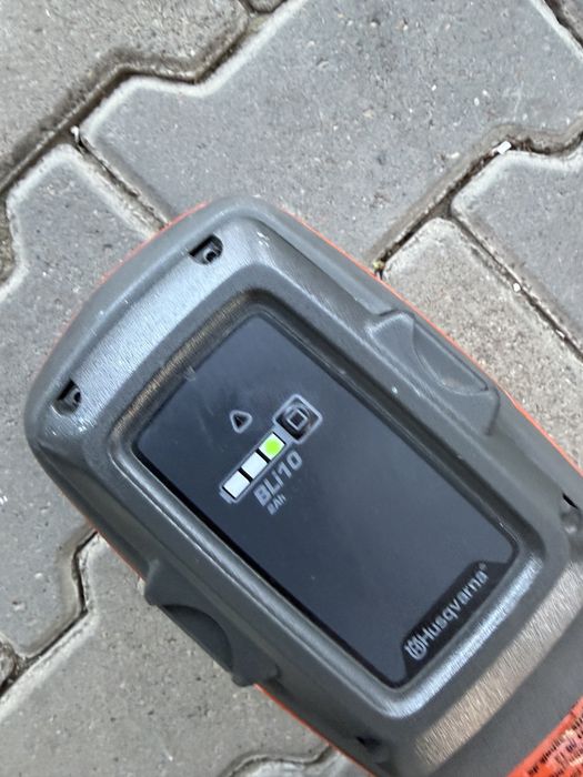Motocoasa Husqvarna 115 iL pe baterii masina de tuns