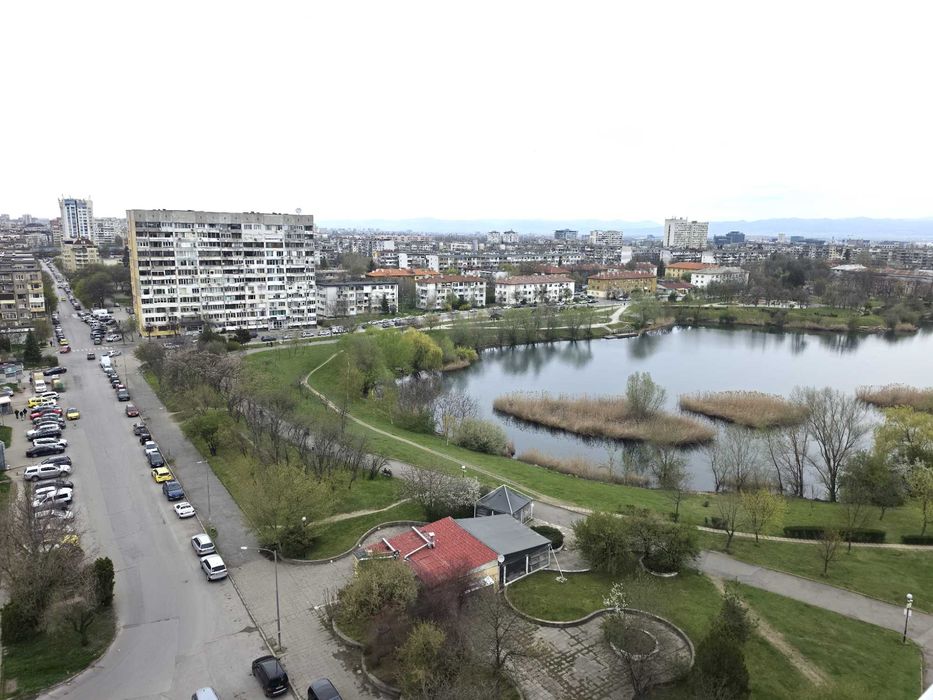 Дава под наем просторен 3-стаен апартамент в ж.к. Дружба – до езерото