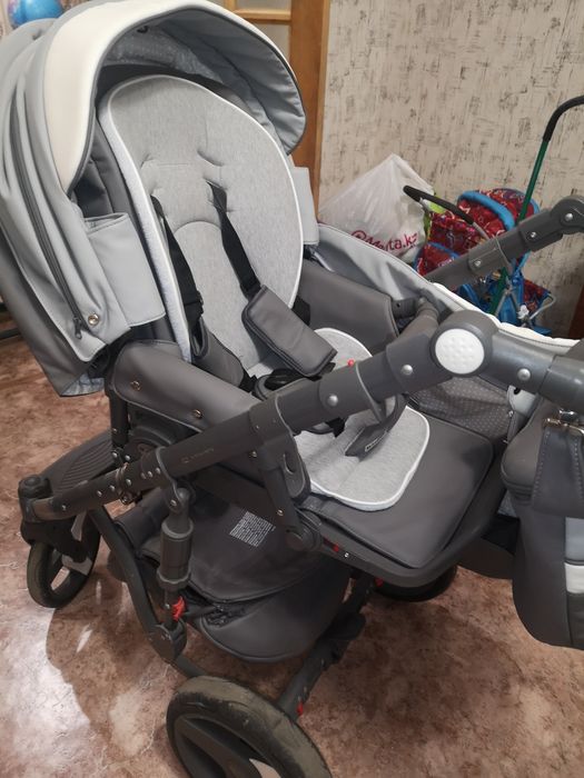 Осенне-летняя коляска Adamex.