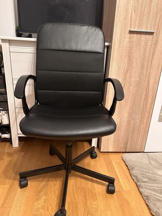 Scaun de birou rotativ