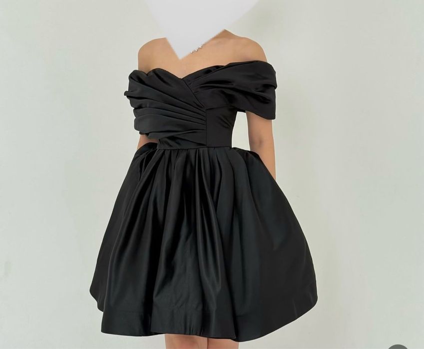 Платье M размера