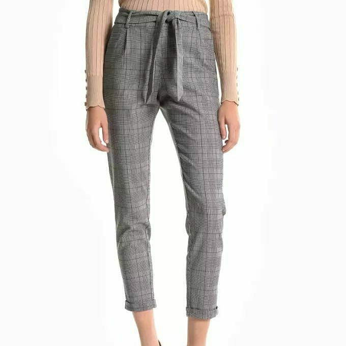 Pantaloni în carouri