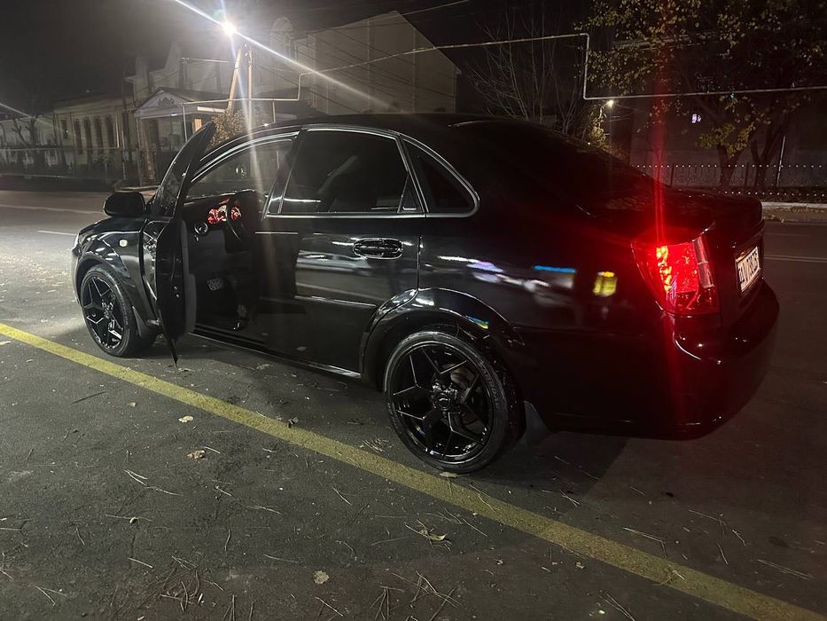 Ласетти 1.8 сотилади