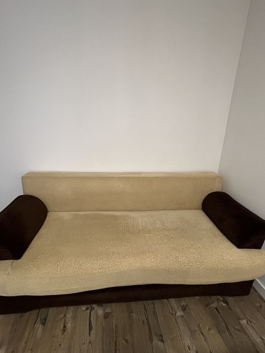 Canapea extensibila + 2 tabureti cadou