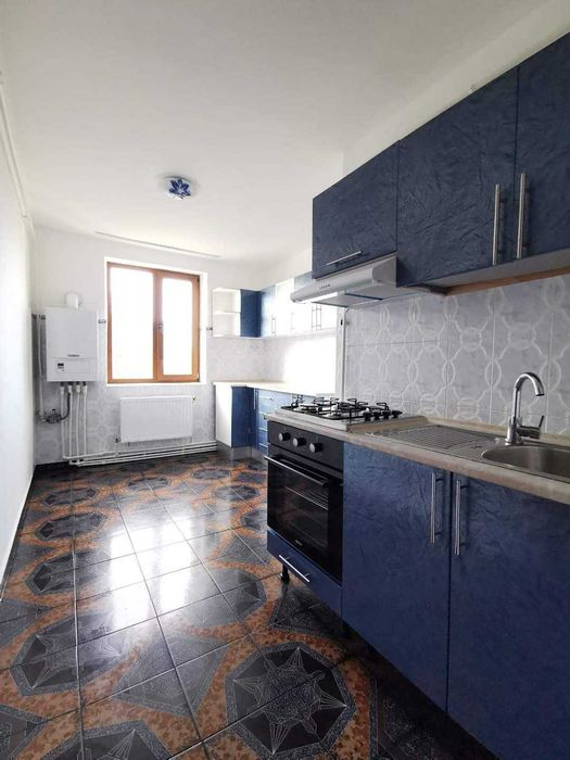 Vând apartament 2 camere. Tecuci, str. Gh. Petrascu, etaj 2