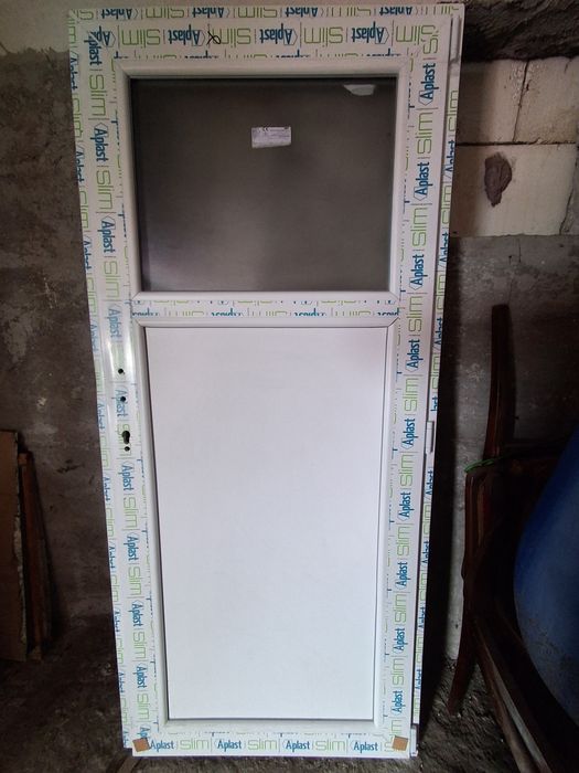 Usa termopan PVC cu geam 1/3 deschidere stanga