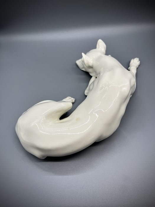 Статуэтка собаки фарфор