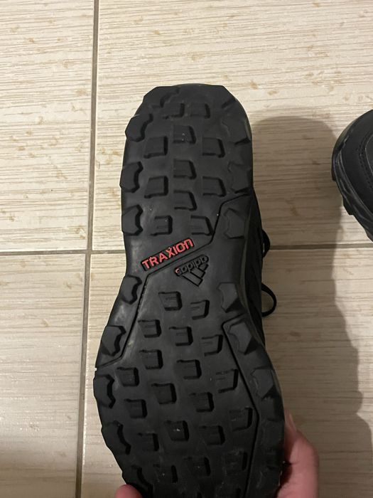 Обувни Аdidas traxsion