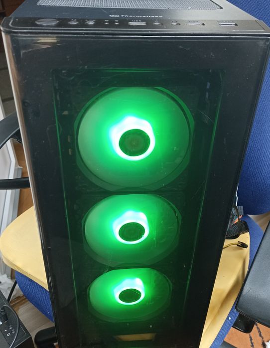 Carcasă Gaming Thermaltake Level 20 MT View 21 TG   ARGB + Sursă 450W (FĂRĂ PANOURI LATERALE)