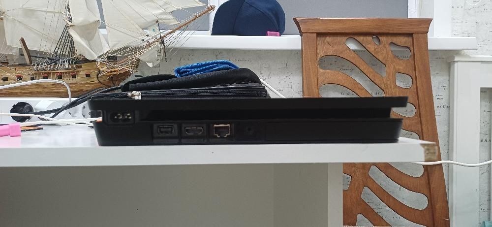 Play Station 4 Slim