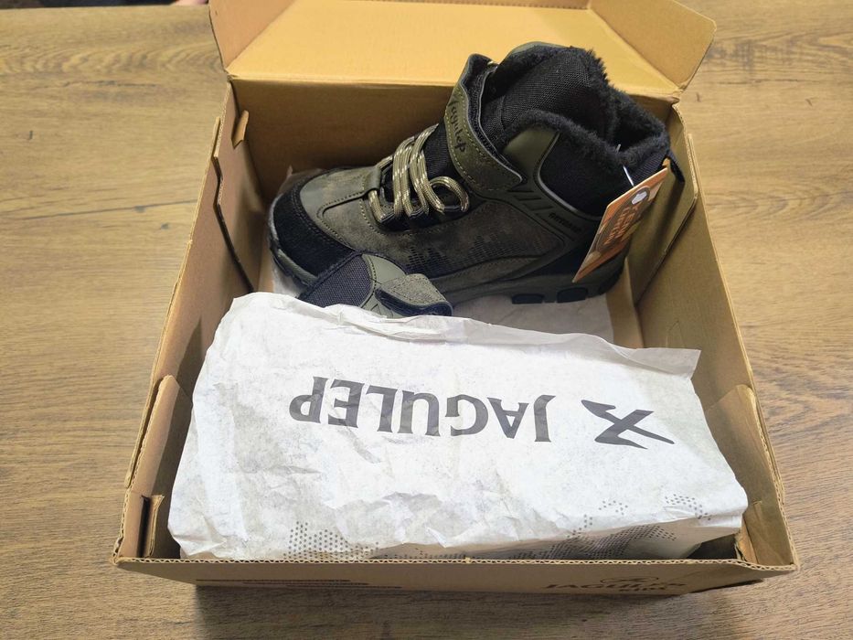 Чисто нови ботуши за момче 33 номер