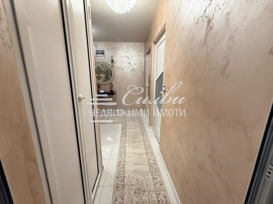 Продава се Двустаен апартамент в Шумен, Боян Българанов 2 - 68 кв.м за 975 €/кв.м - Снимка #12