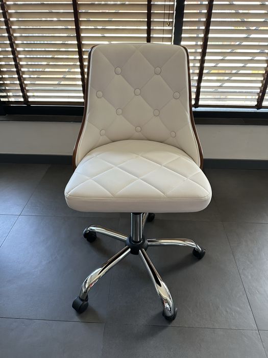 Стол на колелца Boston  с 24 м гаранция и безплатна доставка до офис