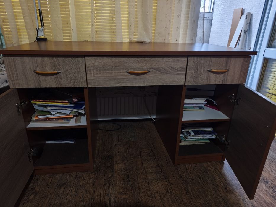 Ученическо бюро с размери 122/60/72.5 см.