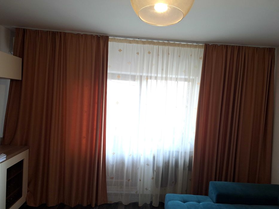 Draperii lucioase bej