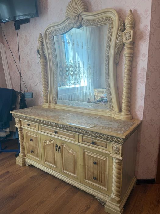 Спальный гарнитур