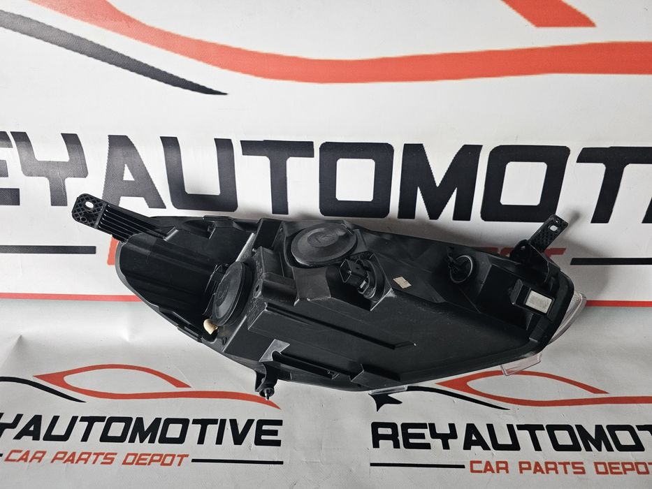 Far stanga Ford Fiesta dupa 2018 cod H1BB-13W030-AD