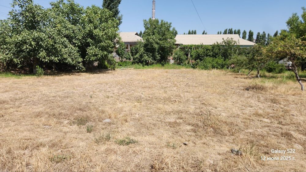 Уй ховли учун ер сотилади