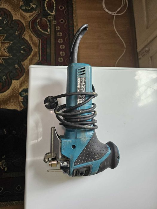 Fierastrau pendular Makita