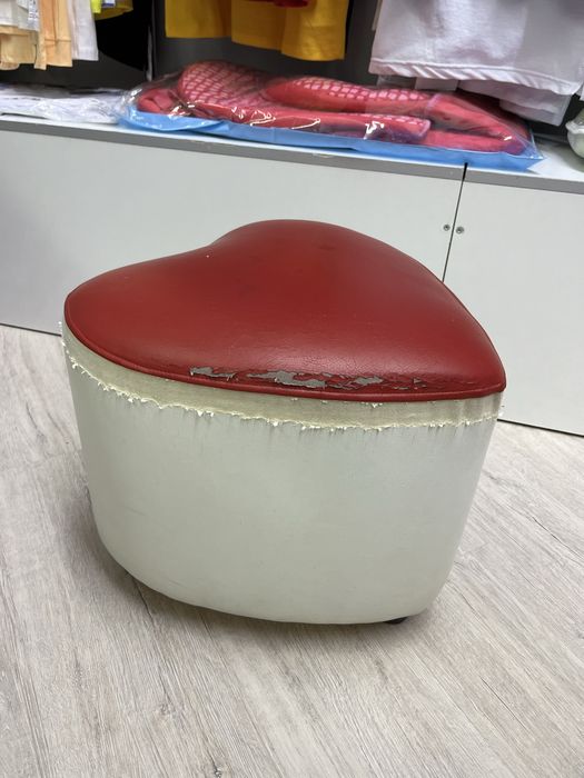 Пуфик сердце для прихожей