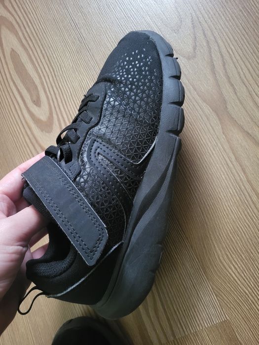 Adisasi pantofi sport Decathlon