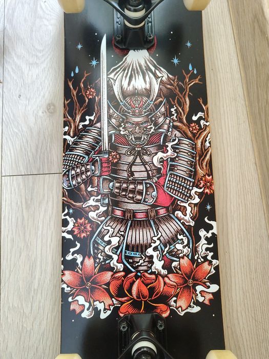 Skateboard aproape nou