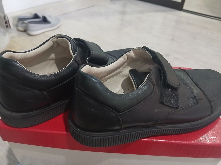 Продам мужские ботинки