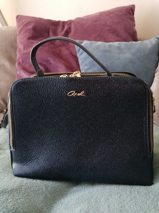 Дамска модерна чанта Axel.
