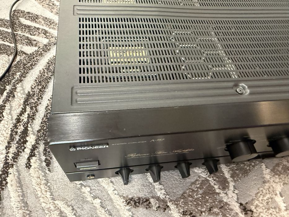 Pioneer A-757 Стерео усилвател