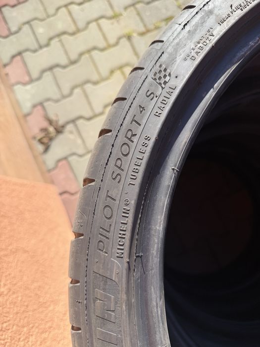 Anvelope Michelin Pilot Sport 4S 235 35 R19