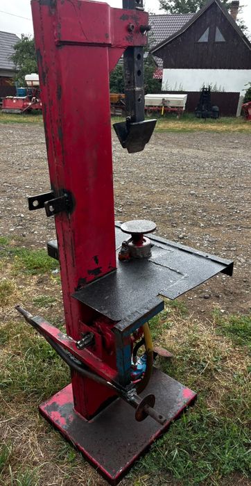 Crapatoare de lemne dupa tractor