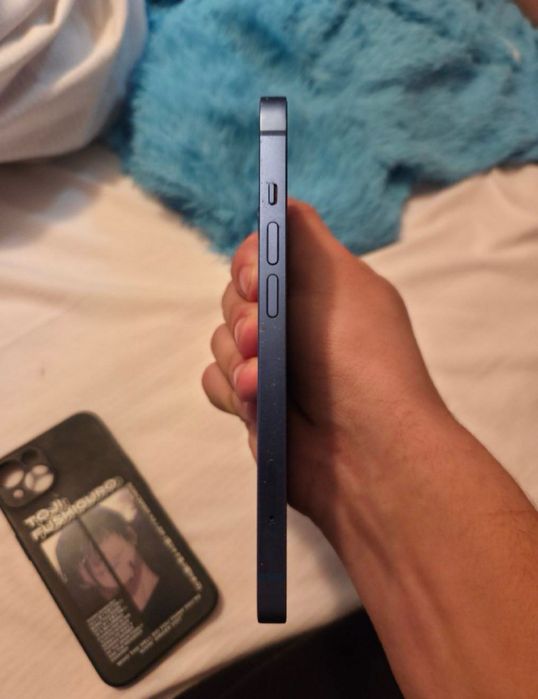 Продам Айфон 13.