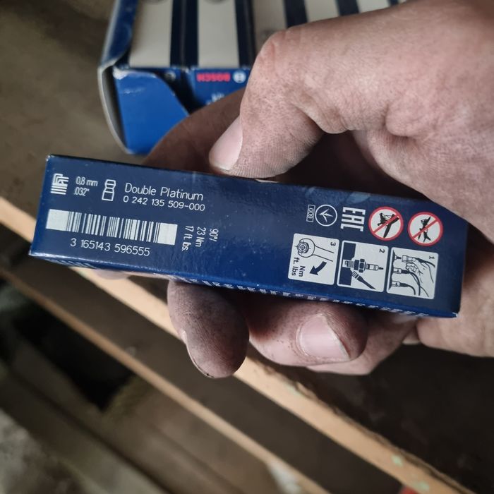 Продам свечи от мерседеса. Новые. Bosch.