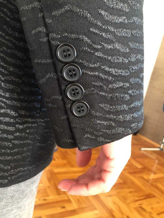 Мъжко сако от черен плат с лъскава нишка