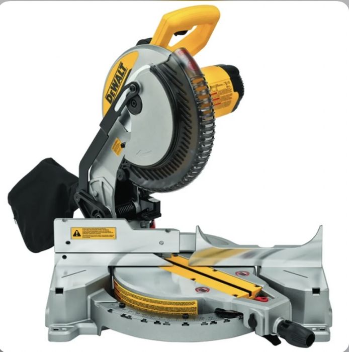 Торцовочная пила DeWalt DWS713