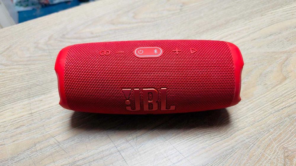 JBL Charge 5 in stare perfecta