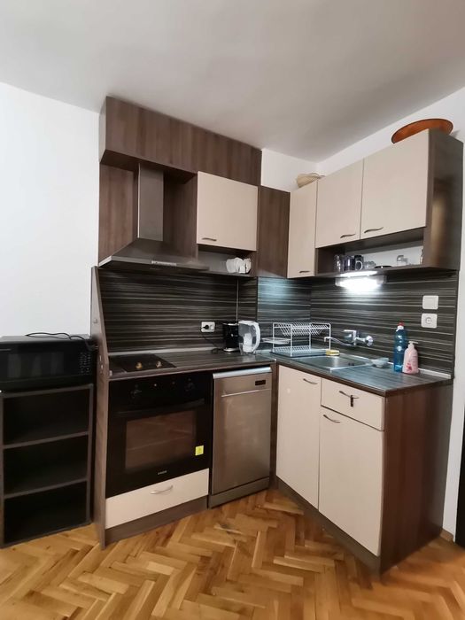 Дава се под наем Двустаен апартамент в Бургас, Център - 68 кв.м за 255 € - Снимка #2