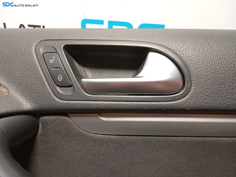 Panou Tapiterie Fata Interioara de Usa Portiera Dreapta Fata Pasager Volkswagen Tiguan 5N 2007 - 2015 Cod 5N0867012B 5N0867180D 5N0837198 [M4180] [Depozit]