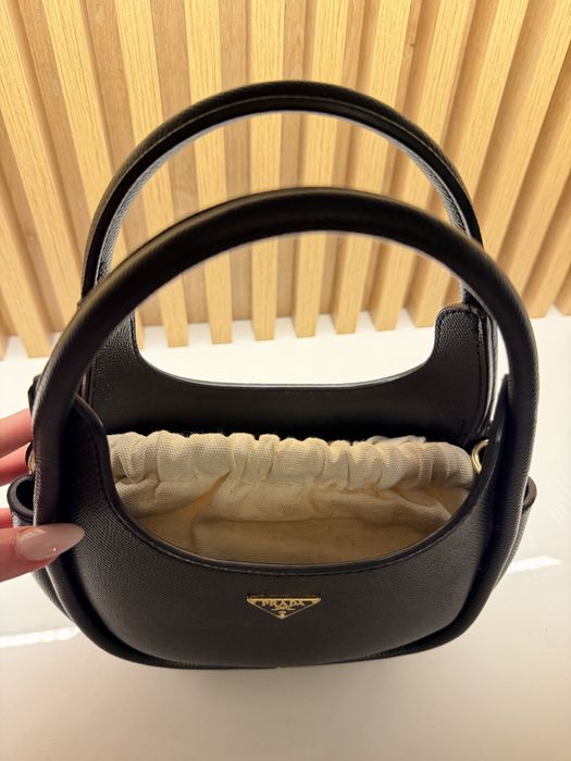 Дамска чанта Prada в черен цвят