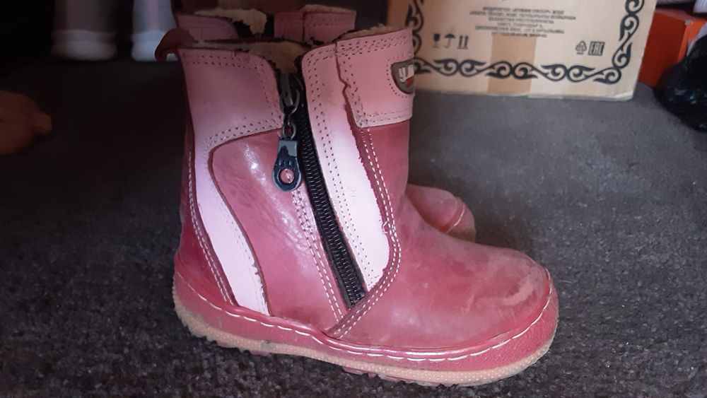 Продам детские сапоги на девочку