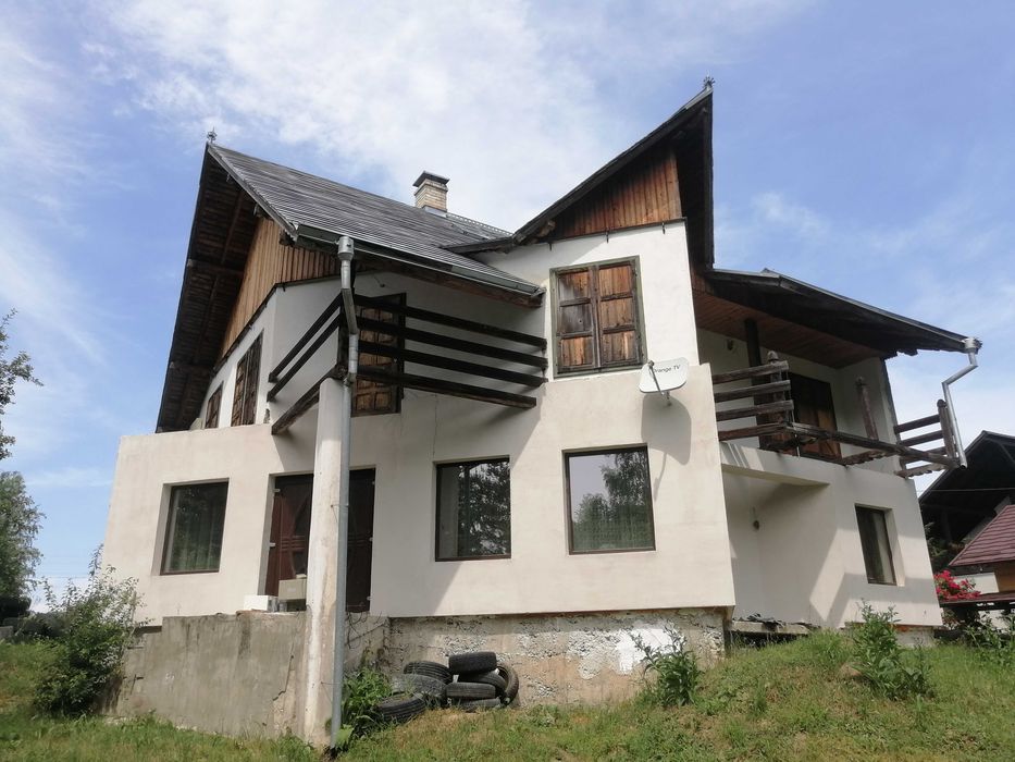 Vand casa - loc. Varfu dealului jud. Suceava