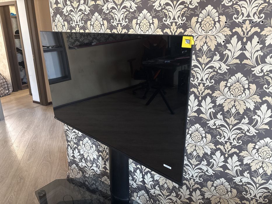 Продается телевизор с тумбой