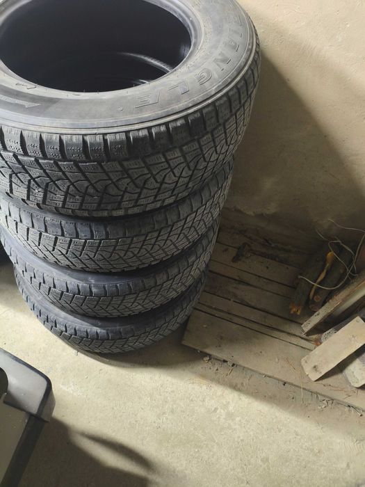 Резина  265/65 R17 зимнее