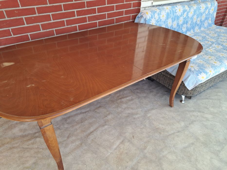 Продам стол качественный