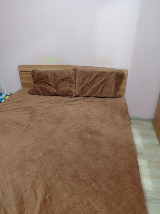 Pat mijloc 160/200 cu somiera (saltea inclusa)