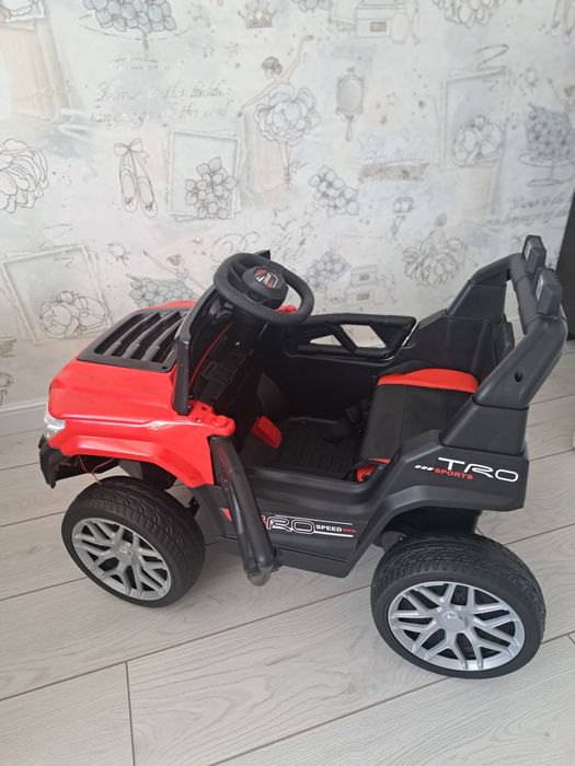 Продаю детскую машину